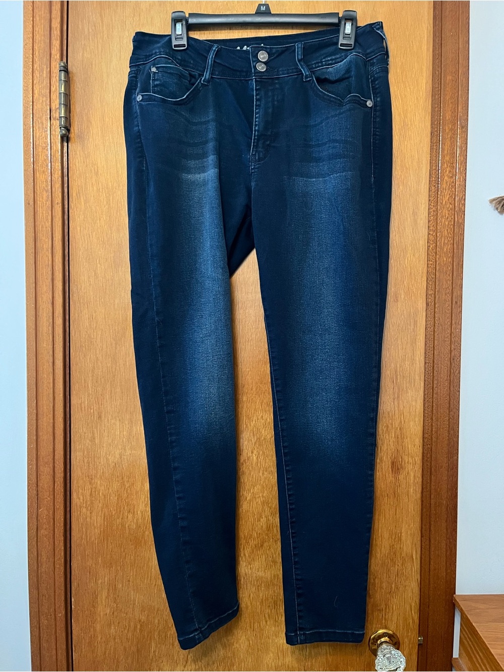 Wallflower Women's Dark Wash Skinny Jeans